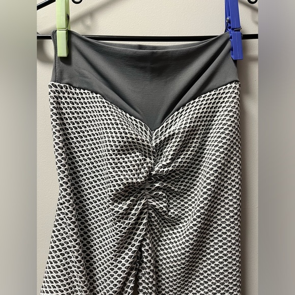 Workout Yoga Pants High Waisted Scrunch Booty Gym Tights ~ BRAND NEW! - Picture 1 of 4